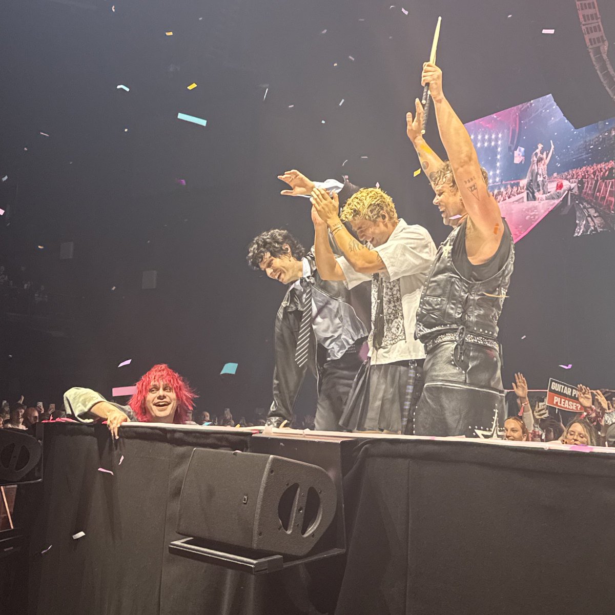 fleur ★ on tour! tweet media