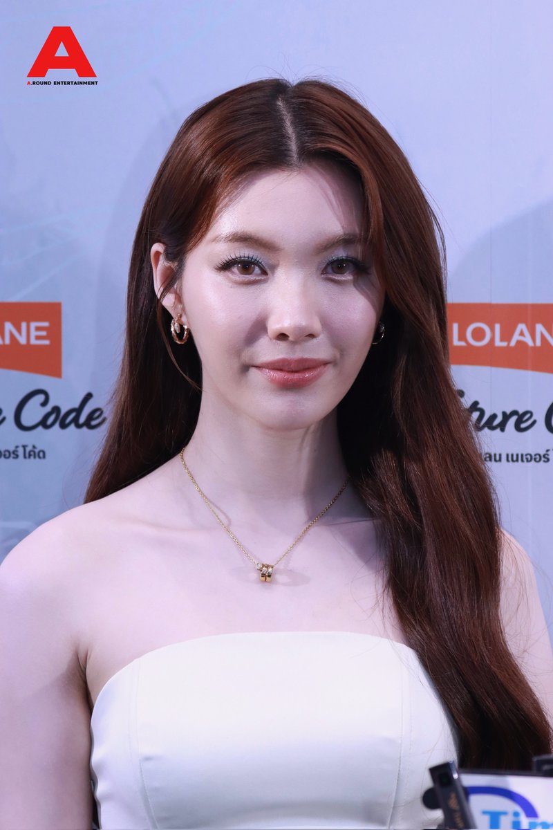 around_ent's tweet photo. ช่วงสัมภาษณ์ “ออม กรณ์นภัส” พรีเซนเตอร์คนล่าสุด ในงาน “BOTANIC COLOR GEN COLOR YOUR GENERATION สวยทุกลุค ออร่าทุกเจน”

ORMKORN FACE OF LOLANE
#OrmLolaneNatureCodeBotanic
#ออมกรณ์นภัส #OrmKornnaphat
#LolaneBotanicxOrm
#LolaneBotanicColorGen 
#LolaneBotanic https://t.co/Fsboi8k8Xw