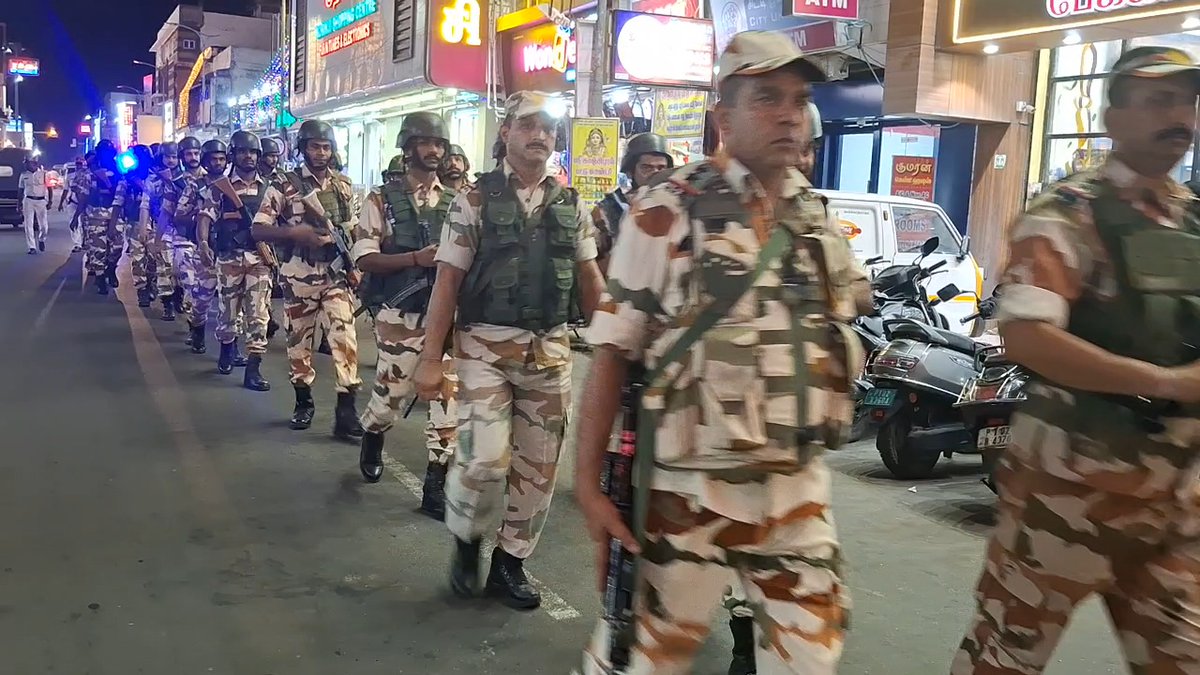 collr_karaikal's tweet image. 🚔🇮🇳 #ConfidenceBuilding #FlagMarch #Karaikal #GEPLA2026 by #CAPF and #Police personnel 👮‍♂️
✅ Instill confidence among voters
✅ Deter unlawful activities
✅ Maintain law &amp;amp; order
✅ Ensure a safe &amp;amp; secure polling environment
#SafeElections #VoteWithoutFear 🗳️🚔