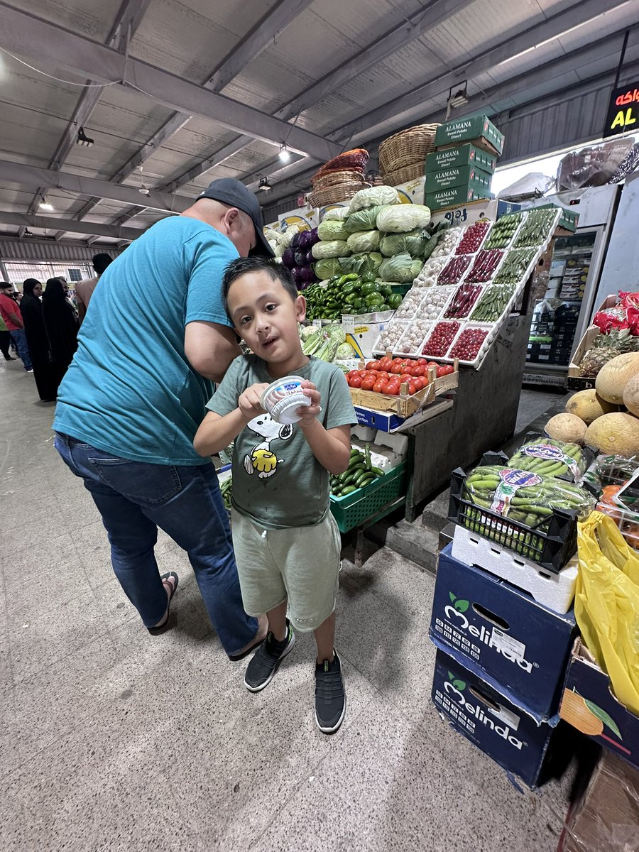 BisdakV's tweet image. Bountiful fruits at the Abu Dhabi vegetable-fruit market.

#fruits #vegetables #AbuDhabi #weekend #UAE #family