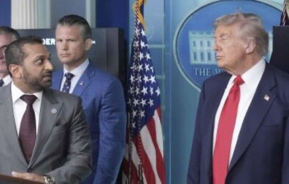 anujprajapati11's tweet image. Donald Trump Said, “I prefer to hangout with looser, that’s makes me feel better” 

#DonaldTrump #KashPatel #IranWar