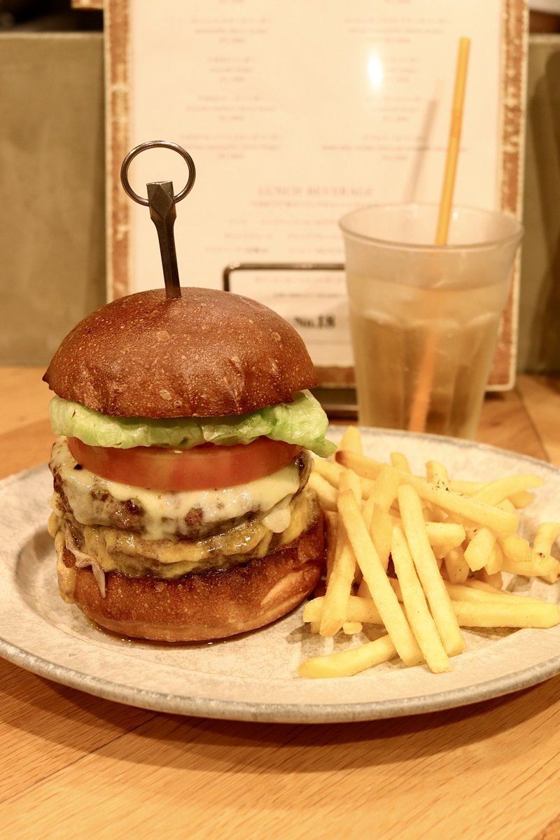 久しぶりに池袋のNo.18でダブルチーズバーガー。やっぱり最強最高だ