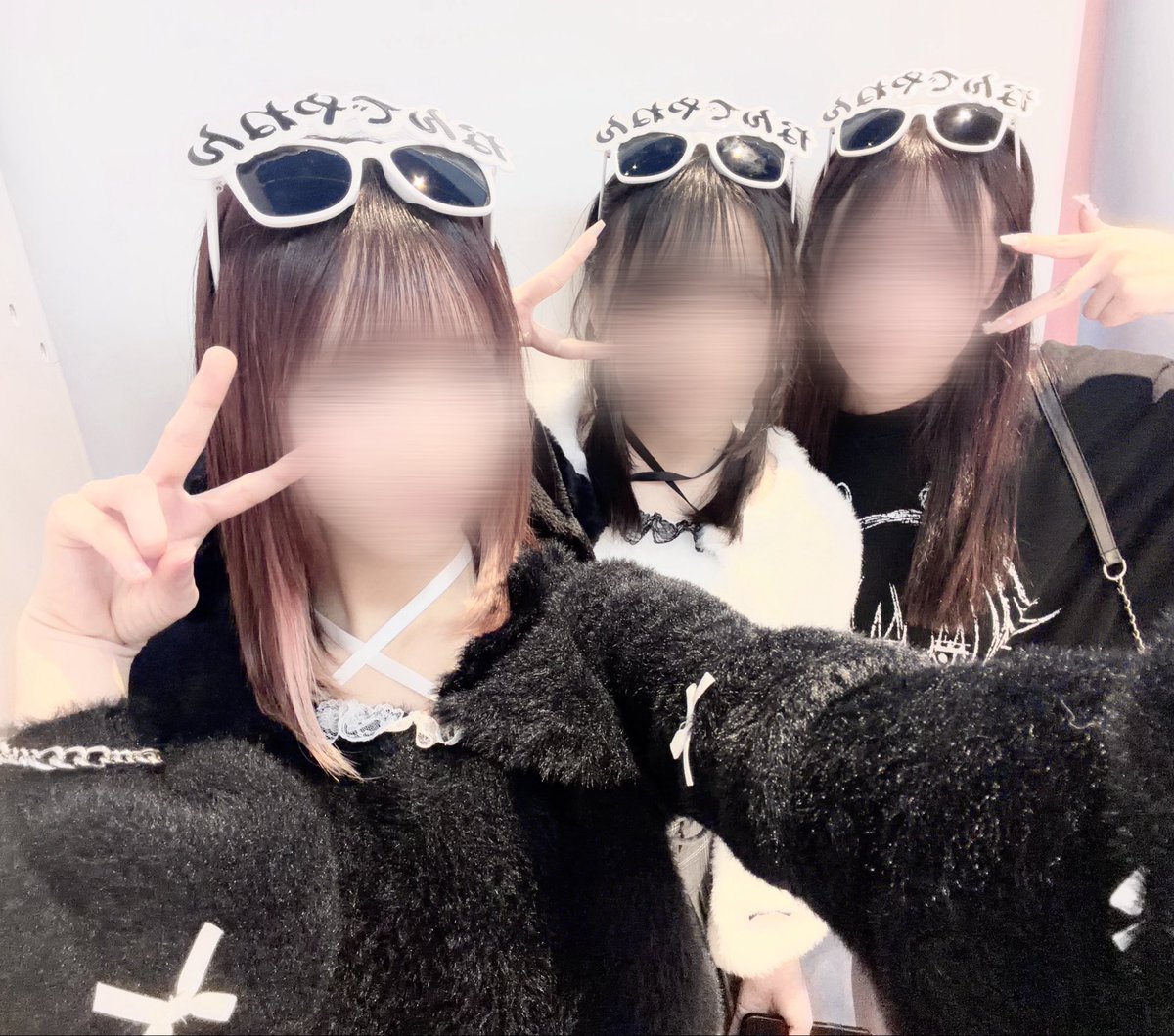 みお tweet media