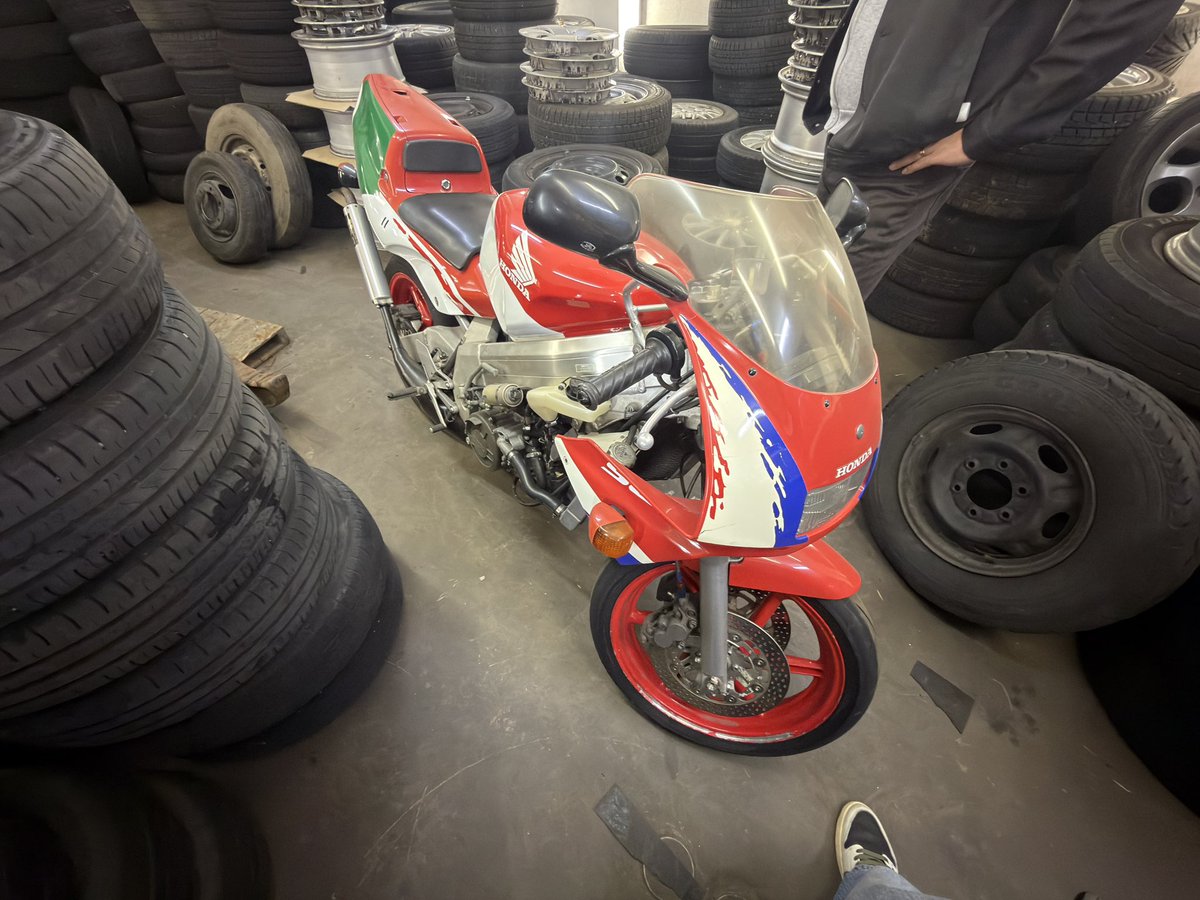 nari___haru's tweet photo. NSR250 se. Mc21. 欲しい人いたらDMお願いします。

実働で調子いいです。
カウルもちゃんとあります。

150万以上は欲しいです。 https://t.co/hFV6mg1P0B