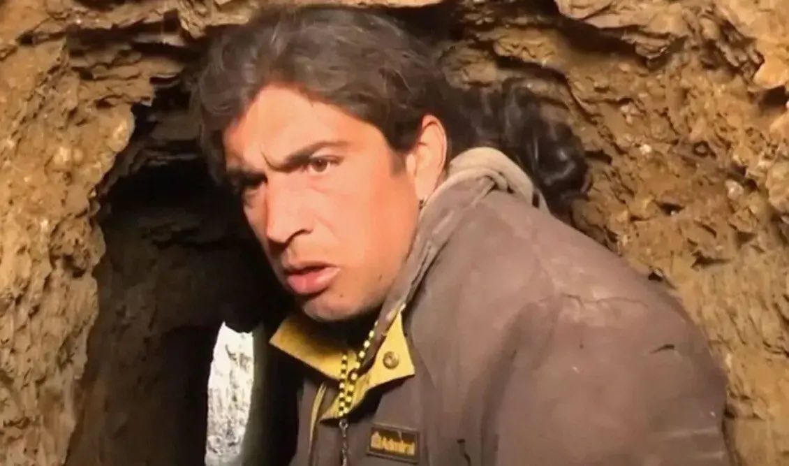 τάσος tweet media