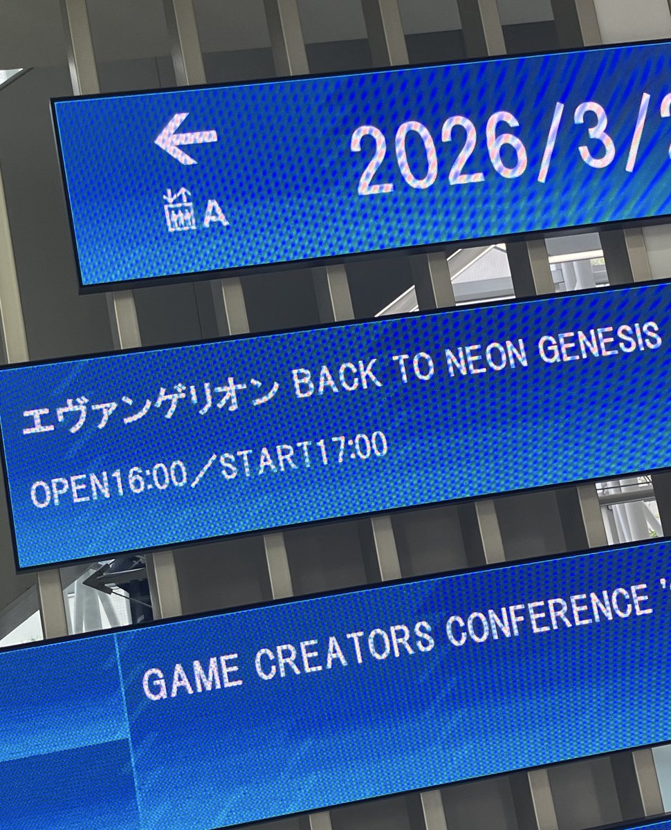 YOSHI_WTR's tweet image. #エヴァフェス #まちじゅうエヴァンゲリオン に続き楽しんできました

#BackToNeonGenesis 

 クラシック系のコンサートだったからのかペンライトを見かけたのはお一人

会場入口で撮影されてたので、記念に一緒に撮って頂きました！

そして感化されてピアノスコアを購入😂いつか連弾したい！！