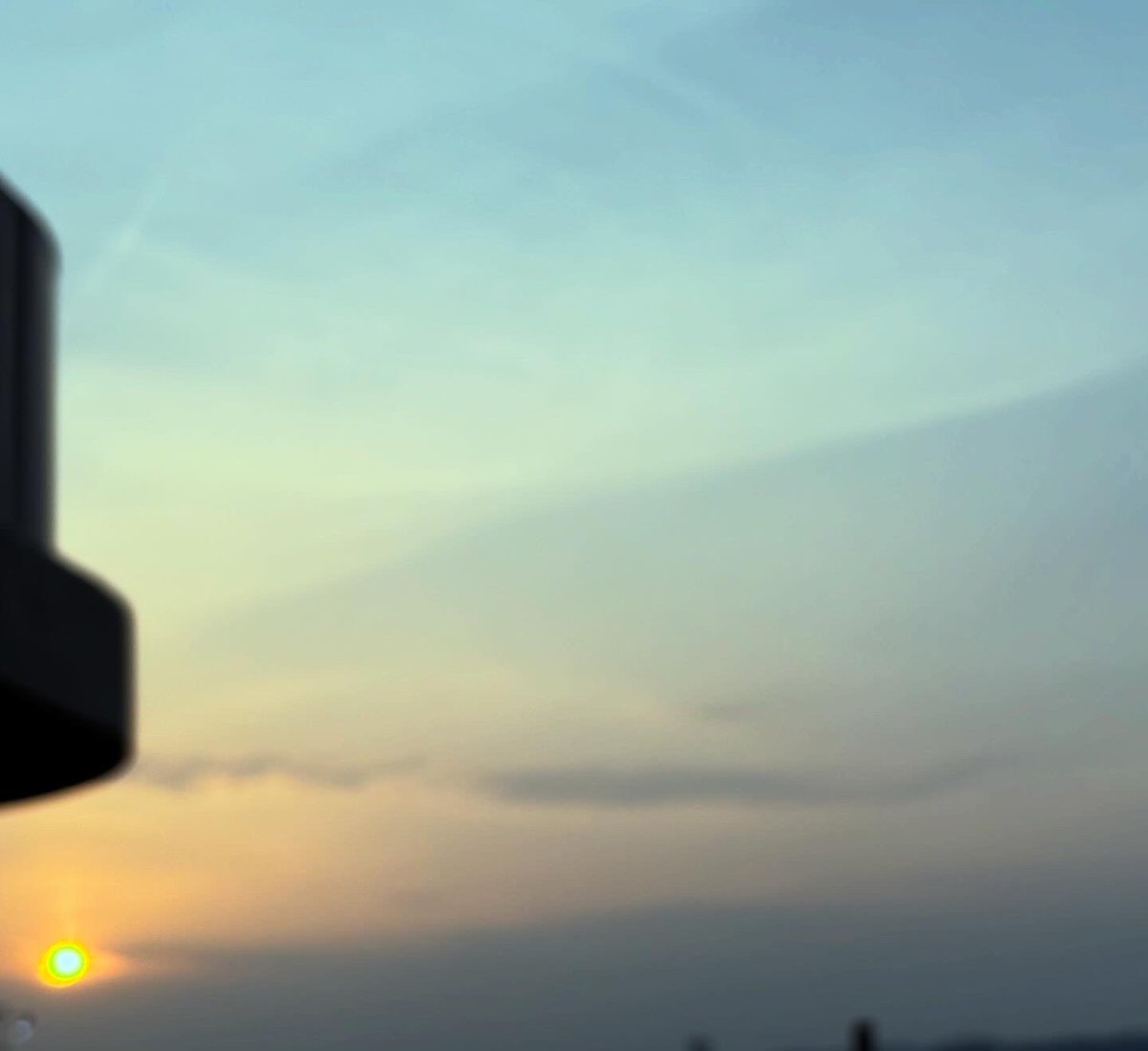 日が延びてきました。
息子familyと、父、母、妹、良人が憩う教会共同墓地にお祈りに🙏山間部の桜はまだ蕾みでしたけれど、久々に息子運転の車に乗車して安堵した私。車中で飛びかう息子とおよめちゃん、孫1号の楽しい会話が実に面白い🤭家族っていいね。帰宅して見た天空は穏やか。