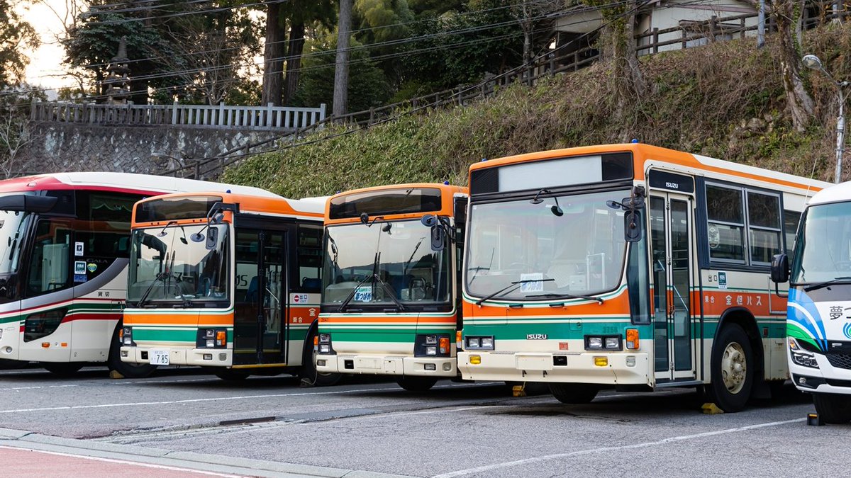 格安。バス引退セット。B 先日引退したキュービックたちに代わり 新たに3台が白ナンバーに衣替え
