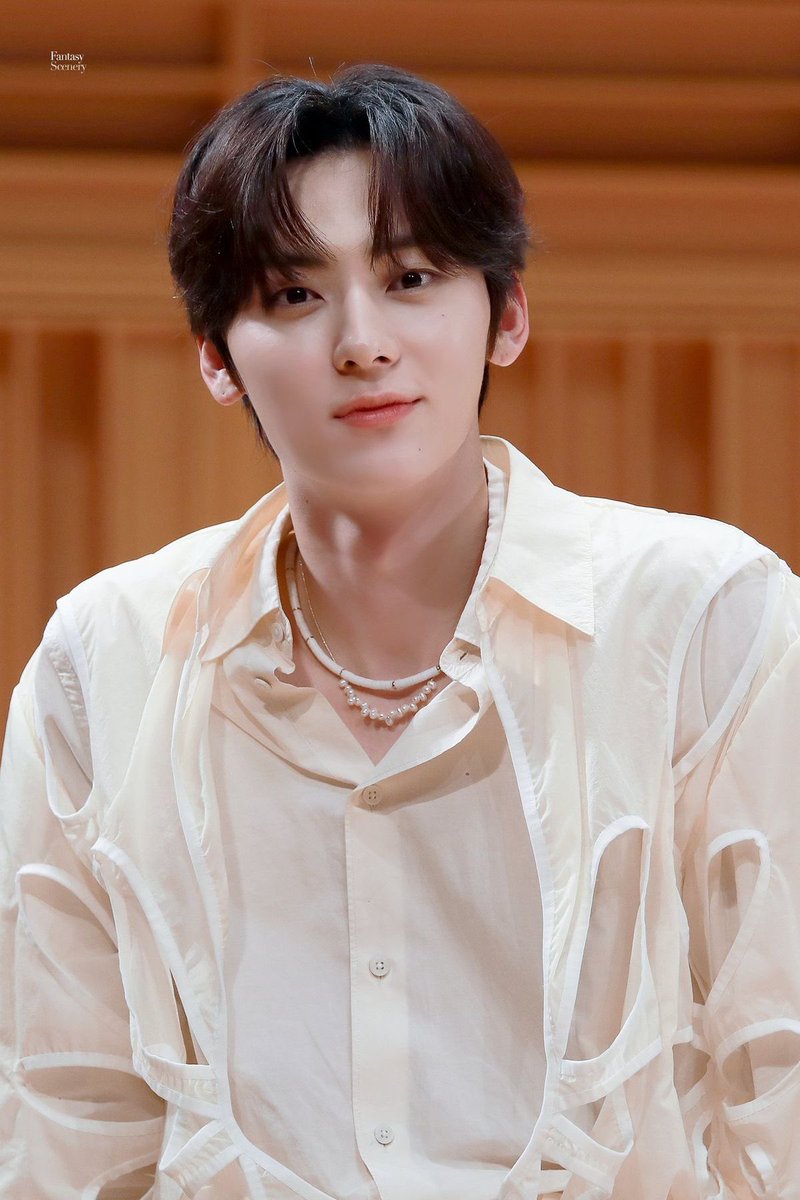 황민현 얼굴 tweet media