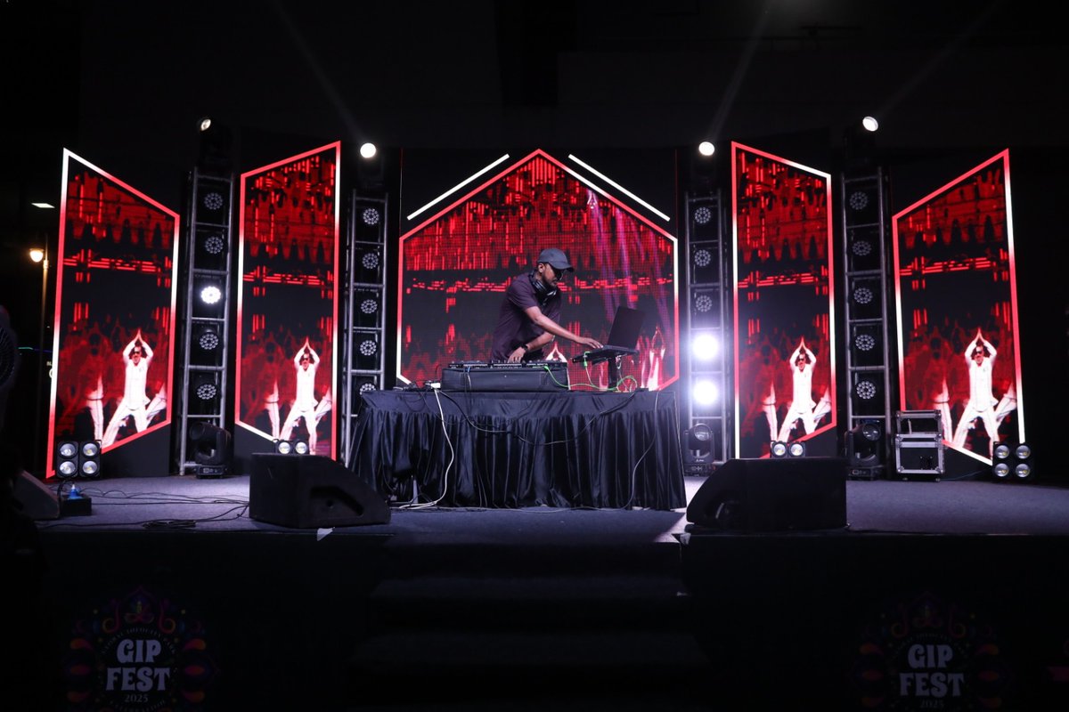 Renaissance Events & Experiences tweet media