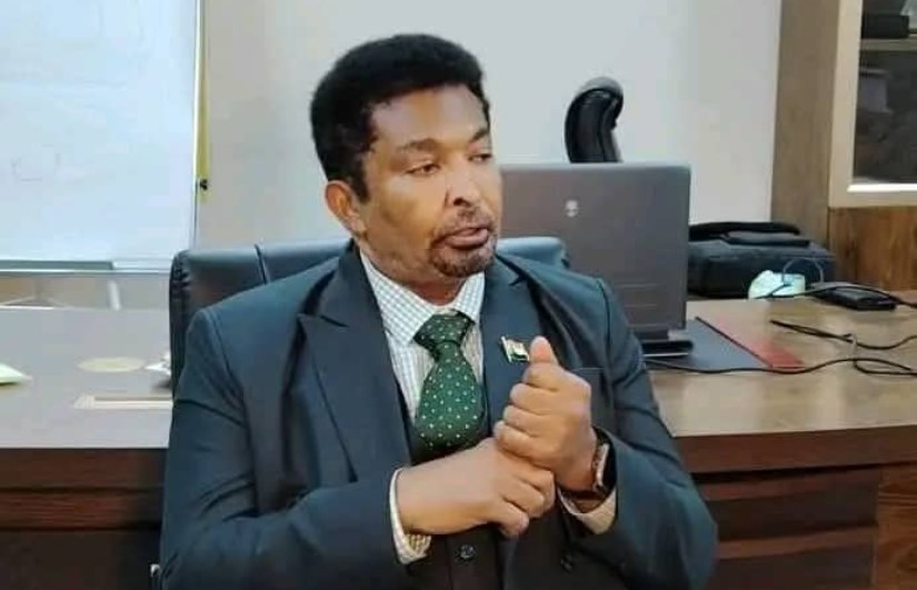 كُلُّ عَامٍ تَرْذُلُونَ...
(المنصوري) وزير الثروة الحيوانية، يحرج حكومة الأمل ببحثه عن وظيفة في الخليج أو السودان بسبب ضعف راتبه.
#sudan