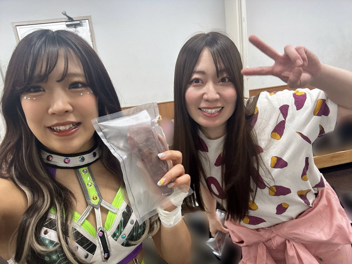 azumikan1411's tweet photo. 会いたかったー!! うれしー!!

そしてお芋うますぎるっ🍠🌠

 #ひーちゃんの焼き芋 https://t.co/JL3YZXP9yL