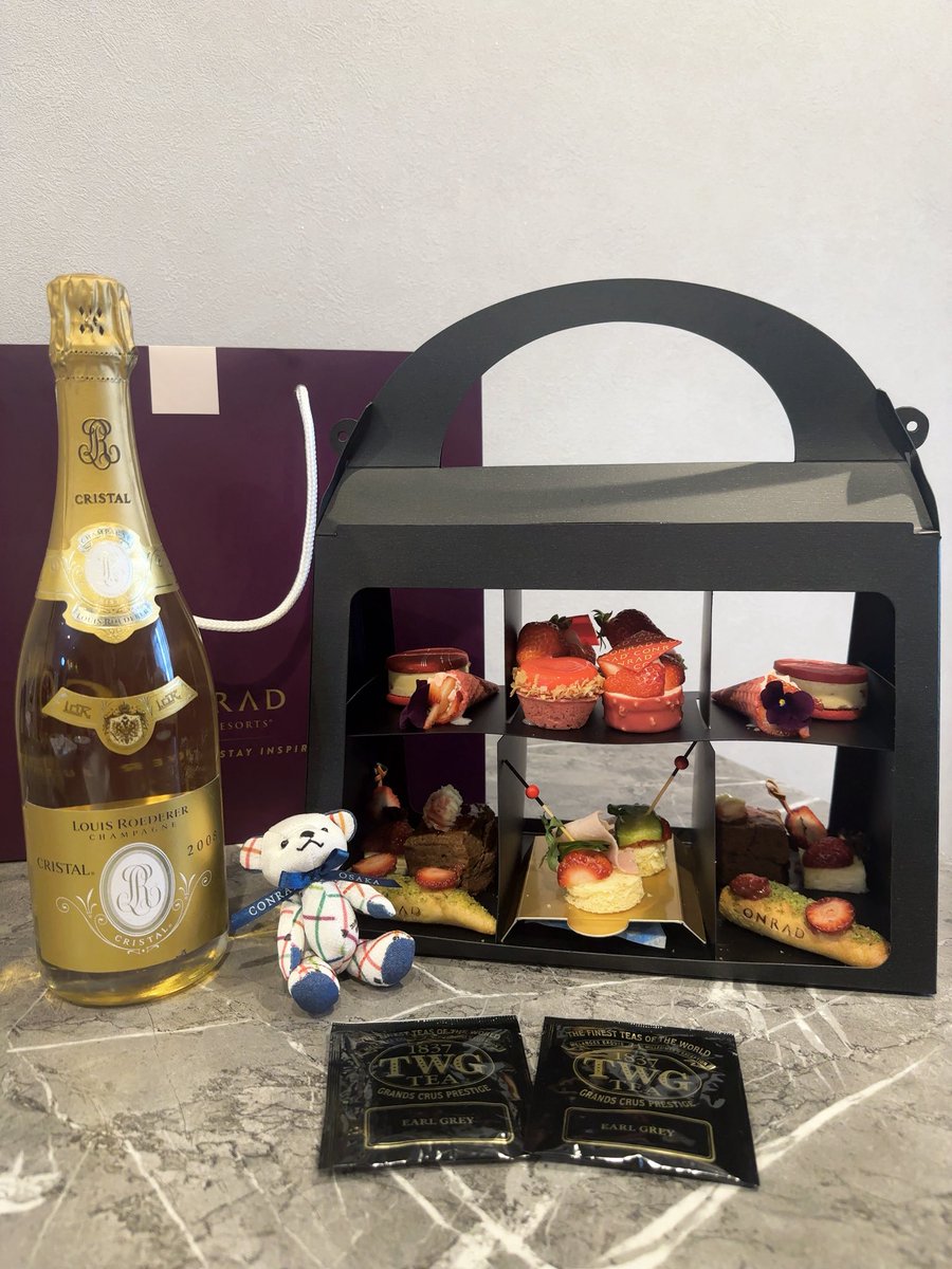 百合野 千華 tweet media