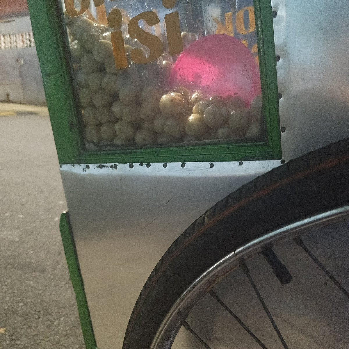 Euuustasss tweet media