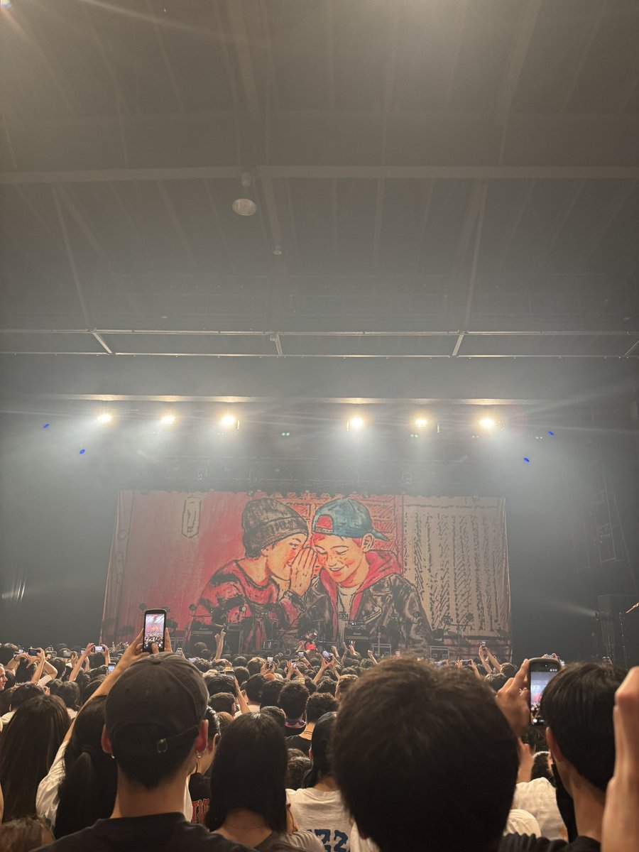 Makiとの対バンでZeppダイバーシティで見たのがKUZIRA初めましてで、英詩があまり得意じゃなかったんだけど、ここからどハマり、
あの時は指定席でコロナ禍で色々状況が違ったけど、あの日があったから今日がある
本当に出会ってくれてありがとうございます！
KUZIRA大好きすぎて号泣