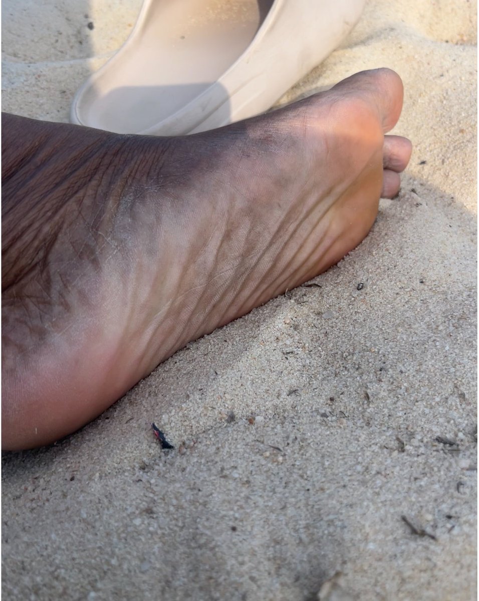 Teazy Feet tweet media