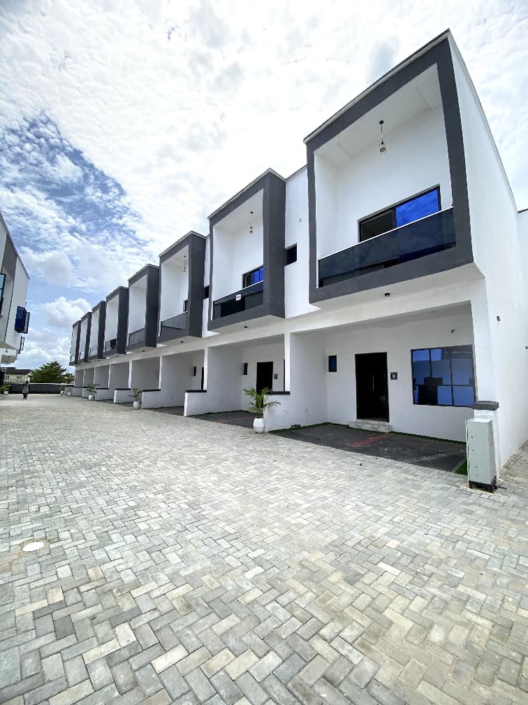 Bàbájídé B𝗹𝘂𝗻𝘁 tweet media