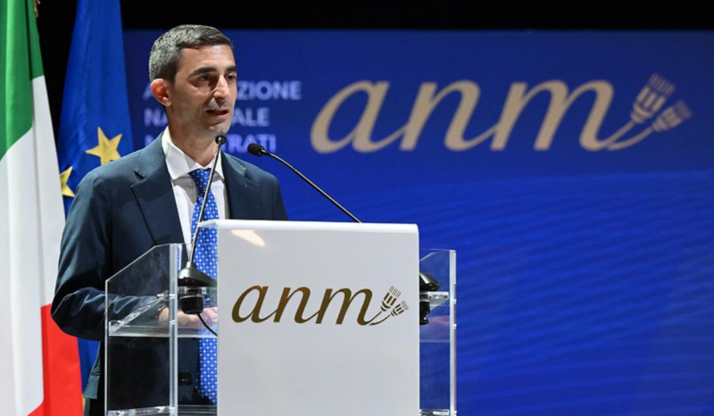 Radio1Rai's tweet photo. 🔵#GiuseppeTango è il nuovo presidente dell'@ANMagistrati. 43 anni, giudice del lavoro a Palermo, esponente di Magistratura indipendente, è stato eletto con 31 voti a favore e 1 astenuto dal Comitato direttivo centrale dopo la formalizzazione delle dimissioni di Cesare Parodi. https://t.co/o7g7okzfpr