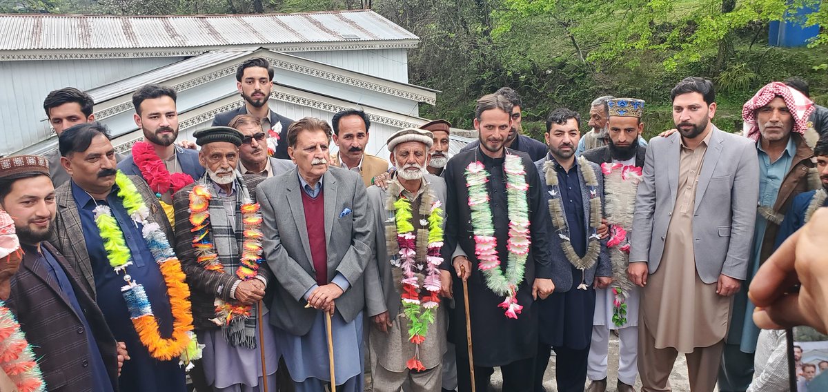 wasimpfp's tweet photo. یونین کونسل کھلانہ 
سابق وزیراعظم آزادکشمیر ر��جہ محمد فاروق حیدر خان کا دورہ سینکڑوں افراد کا پی ٹی آئی مسلم کانفرنس جماعت اسلامی چھوڑ کر ن لیگ میں شمولیت کا اعلان @MaryamNSharif @MIshaqDar50 @pmln_org @tariqfarooq60 https://t.co/FgfT6GOfYy