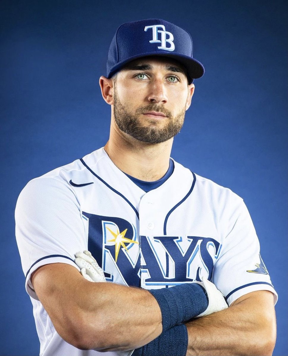 Male Central tweet media