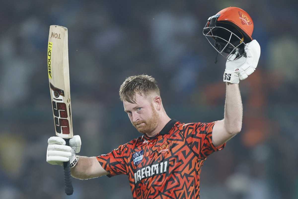 No playing international cricket is costing Heinrich Klassen.

Bit of rusty at the start &amp; Dropping catch of Virat Kohli.

#RCBvsSRH