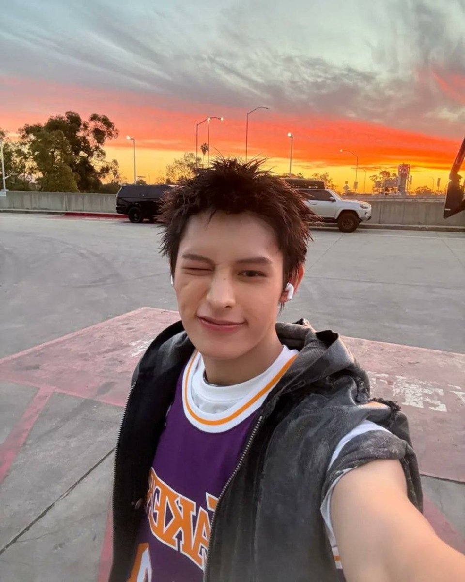 Base umum bisa follow @cornerfess tweet media