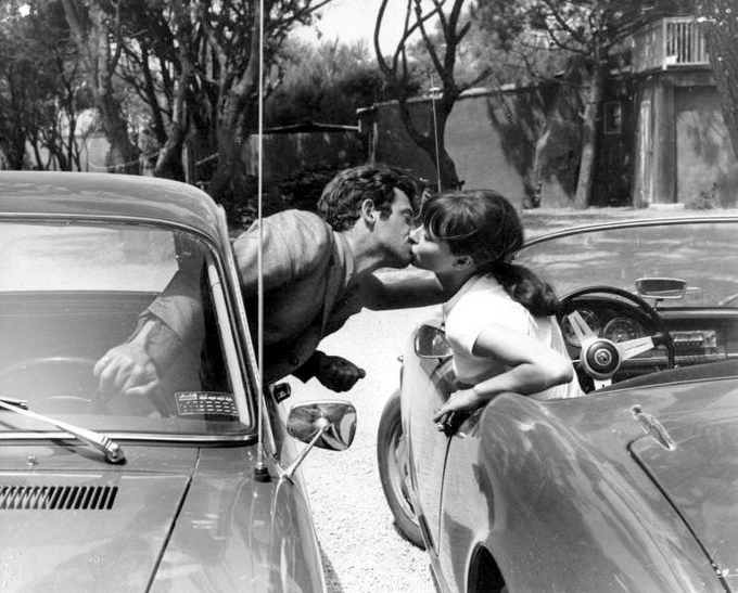 RuizVidal7's tweet photo. Anna Karina, Jean-Paul Belmondo
'Pierrot le Fou' https://t.co/ljqOATfHT1