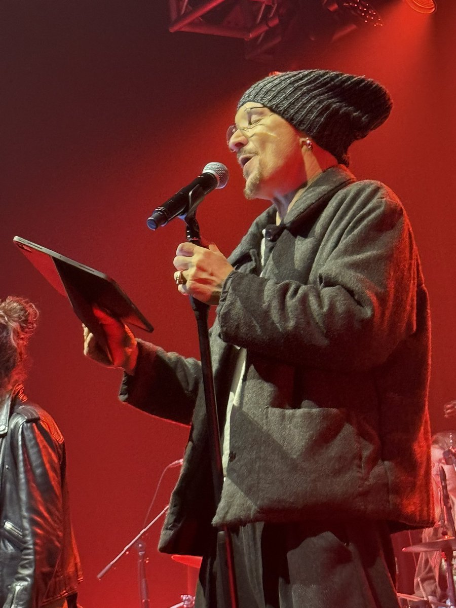 Helen Bladette tweet media