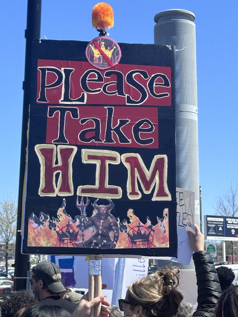 TurnTNBlue's tweet image. Today is a great day for a protest. I’m in Nashville at the #NoKingsProtest. The people have had enough of the #Republican fascists in power.

You’re on notice, @TNGOP, @GOP, and @realDonaldTrump @POTUS. Your fates are sealed.

#NoKings #NoKingsNashville #BlueWave2026