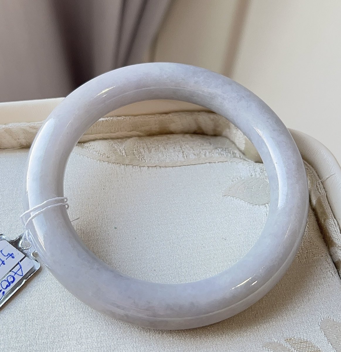 yoursgems's tweet image. Burmese Jadeite Bangle · Type A
Soft White tone
Milky texture with gentle glow · clean and elegant

55.0mm | 11.5mm
Price: THB 2,900

DM to purchase
PayPal accepted

#jadeite #burmesejade
#typeAjade #naturaljade
#jadebangle #jade