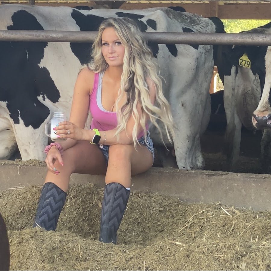 Janessapacker1's tweet photo. @FmrRepMTG I’m a farmer from Greenbay Wisconsin please follow me up https://t.co/eqK4cMH3yD