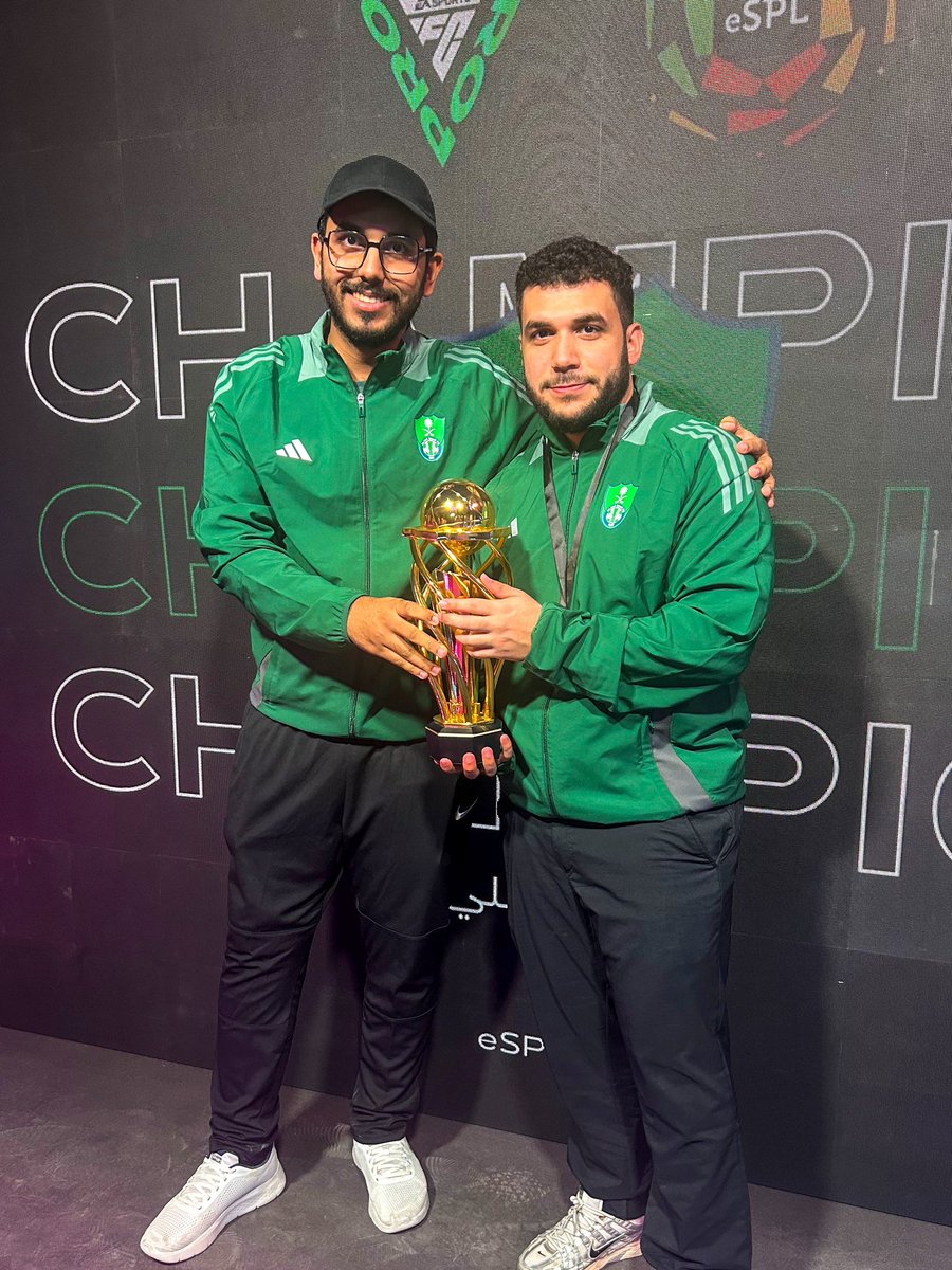 سـكايلر tweet media