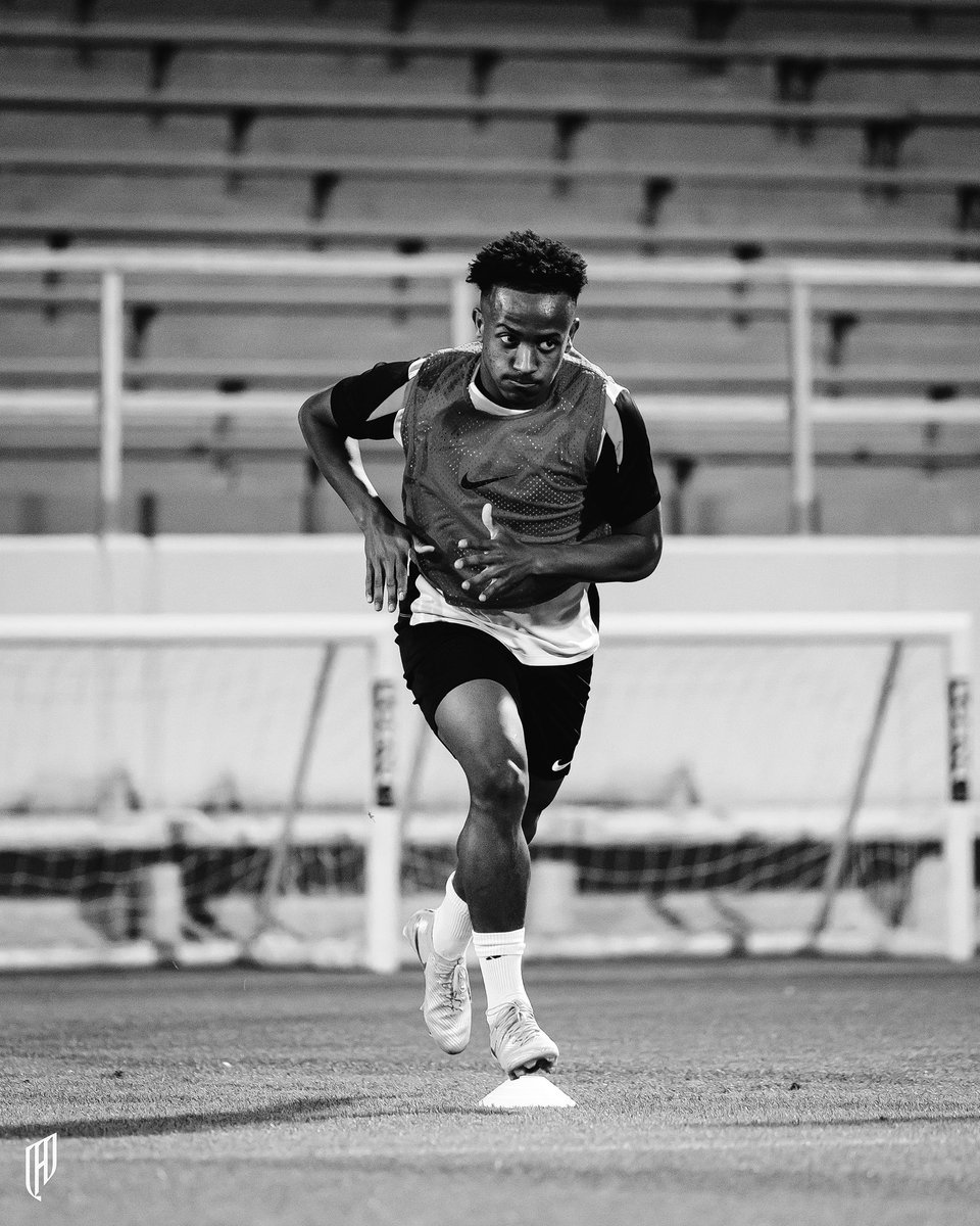 ivii2o's tweet photo. HARD WORK BEATS TALENT 
WHEN TALENT DOSET WORK HARD⏳🧠
#القادسية https://t.co/p0VMc7rouq