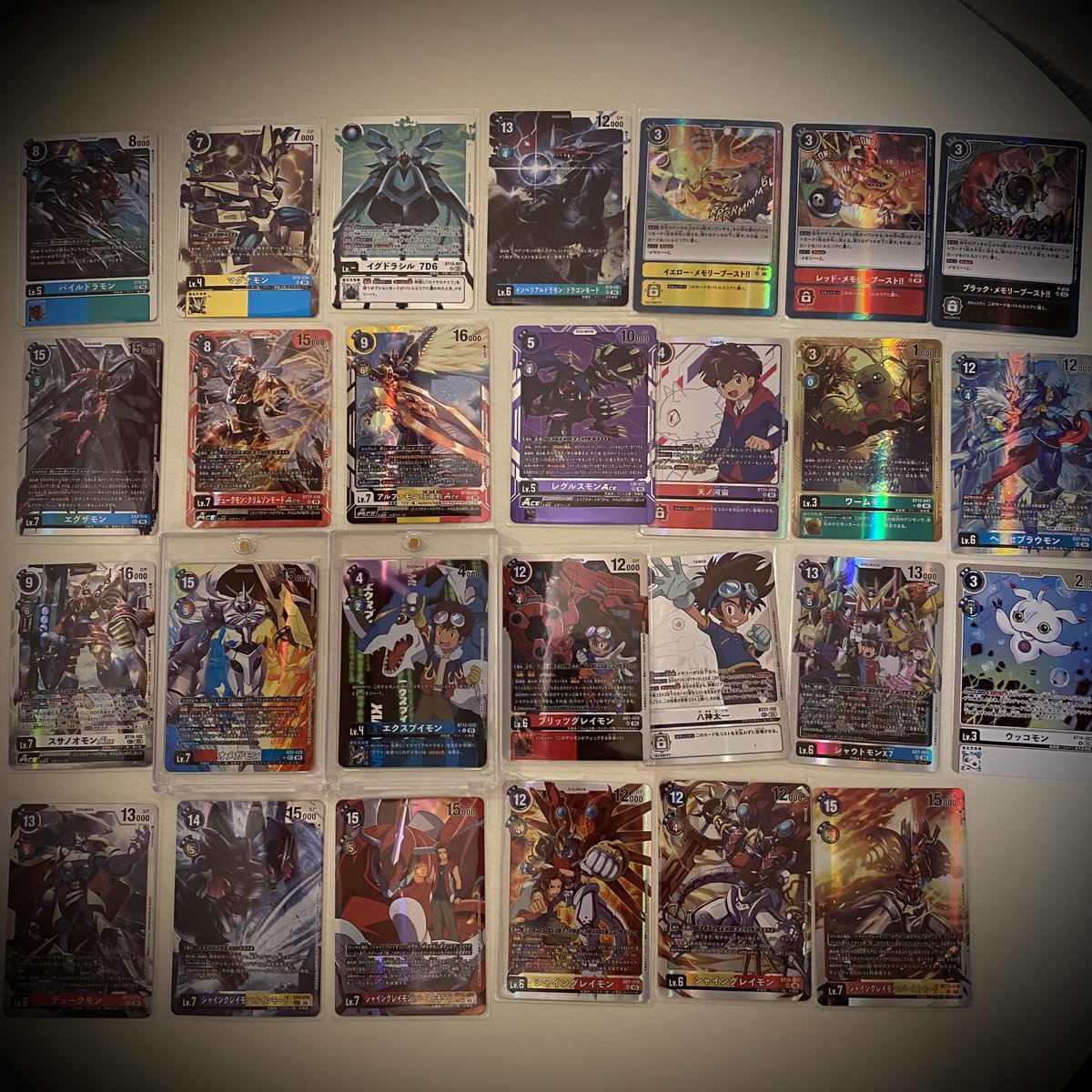 HIROhobby7's tweet photo. デジモンカード1BOX買えたので開封してみました！なんとBOXのイラストのオメガモンが出ました☺️今回のBOXはキラキラしたカードがたくさん出て楽しかった✨
#デジモンカード https://t.co/ffOOIWLAAt