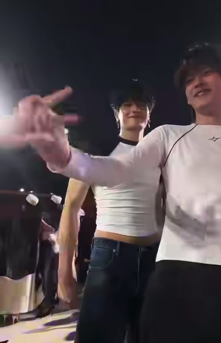 𝘮𝘦𝘰𝘸 tweet media