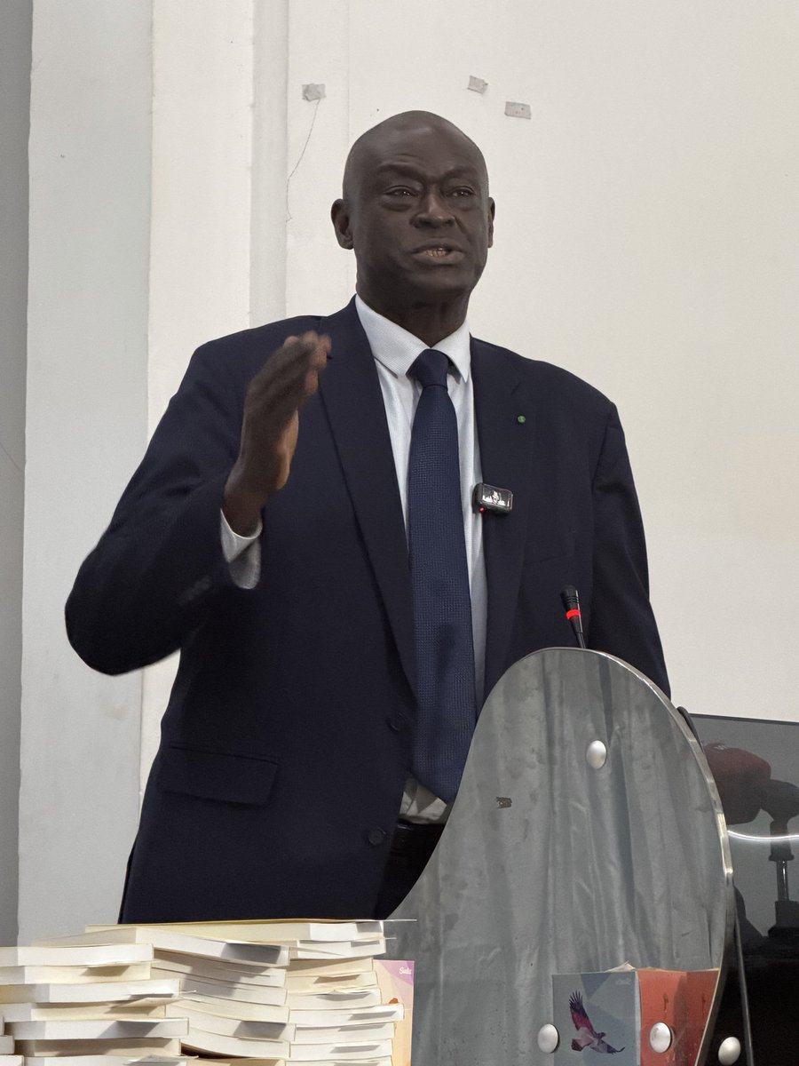 AwaNdiayeSeck1's tweet photo. Fière prendre part à la cérémonie de présentation & dédicace du livre “L’ENSEIGNEMENT SUPÉRIEUR AU SÉNÉGAL: les besoins d’une réforme systémique”. Félicitations à l’auteur @drsmgueye.
#PrMouhamadouMbengue
#BoubacarCamara
#PrFatouSambaNdiaye
#PrOumarSock #NdeyeCoumbaToure https://t.co/0IEWsLOC7T
