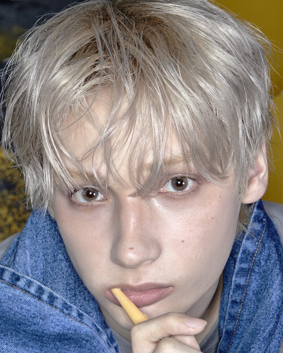 hueningkai 4 u tweet media