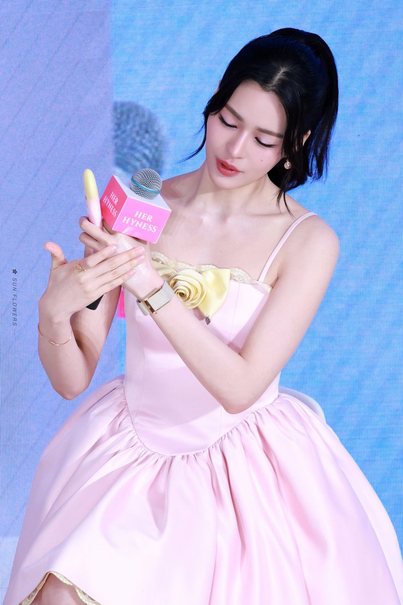 Sunflowers tweet media