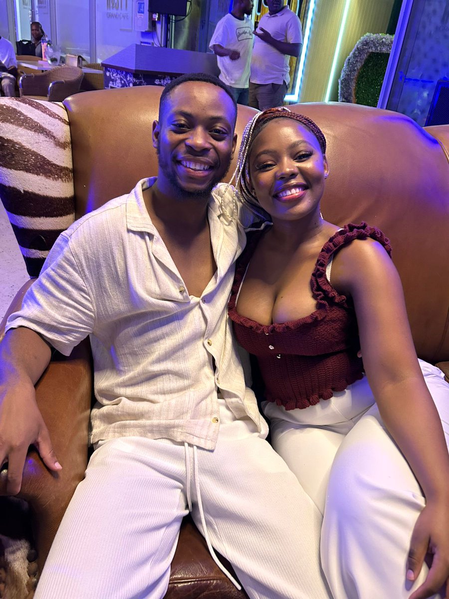 Margret259141's tweet image. This is more than just a homecoming,thank you daisies for making my cocomelon's homecoming stunning as a a daisies fan that is far and couldn't be present in say i love you all of you ❤️ daisies aswell as my Didi much love from Namibia.
#Didimothobi 
#Daisies