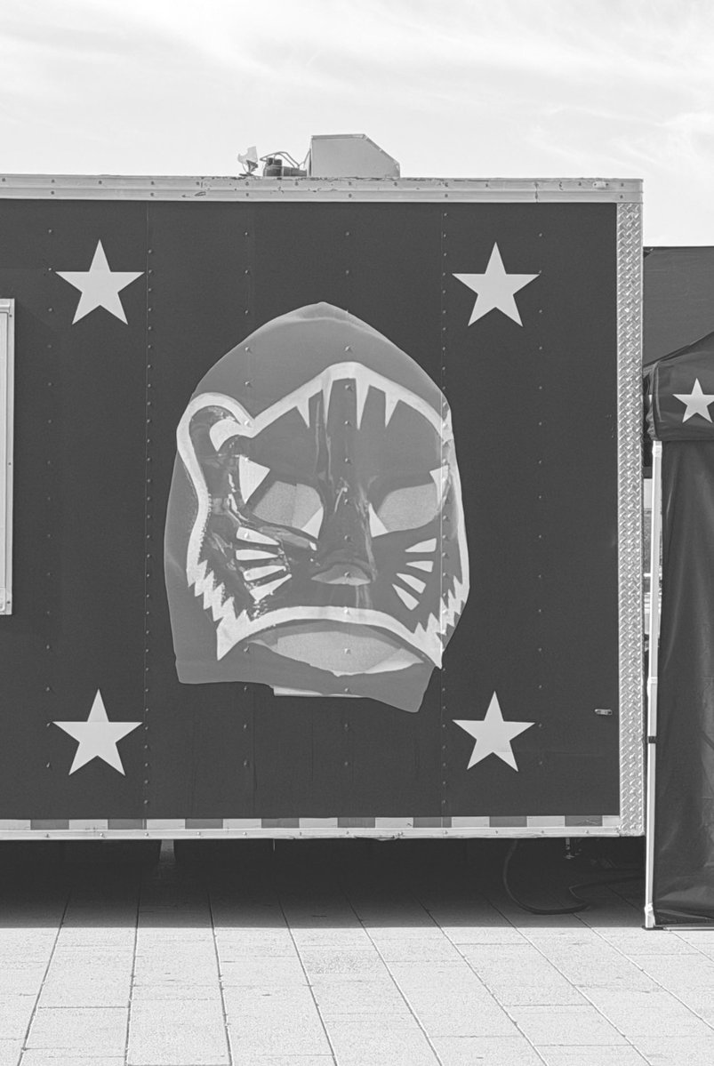 yzyjohnny tweet media