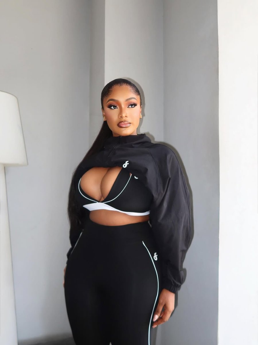 𝔸b𝕒𝕫𝕫 tweet media