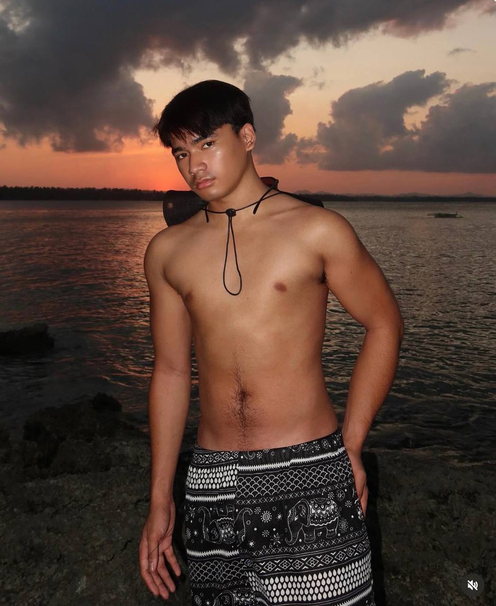 filofahere's tweet photo. Anyone interested in his vid? https://t.co/cYfZSsbWf9