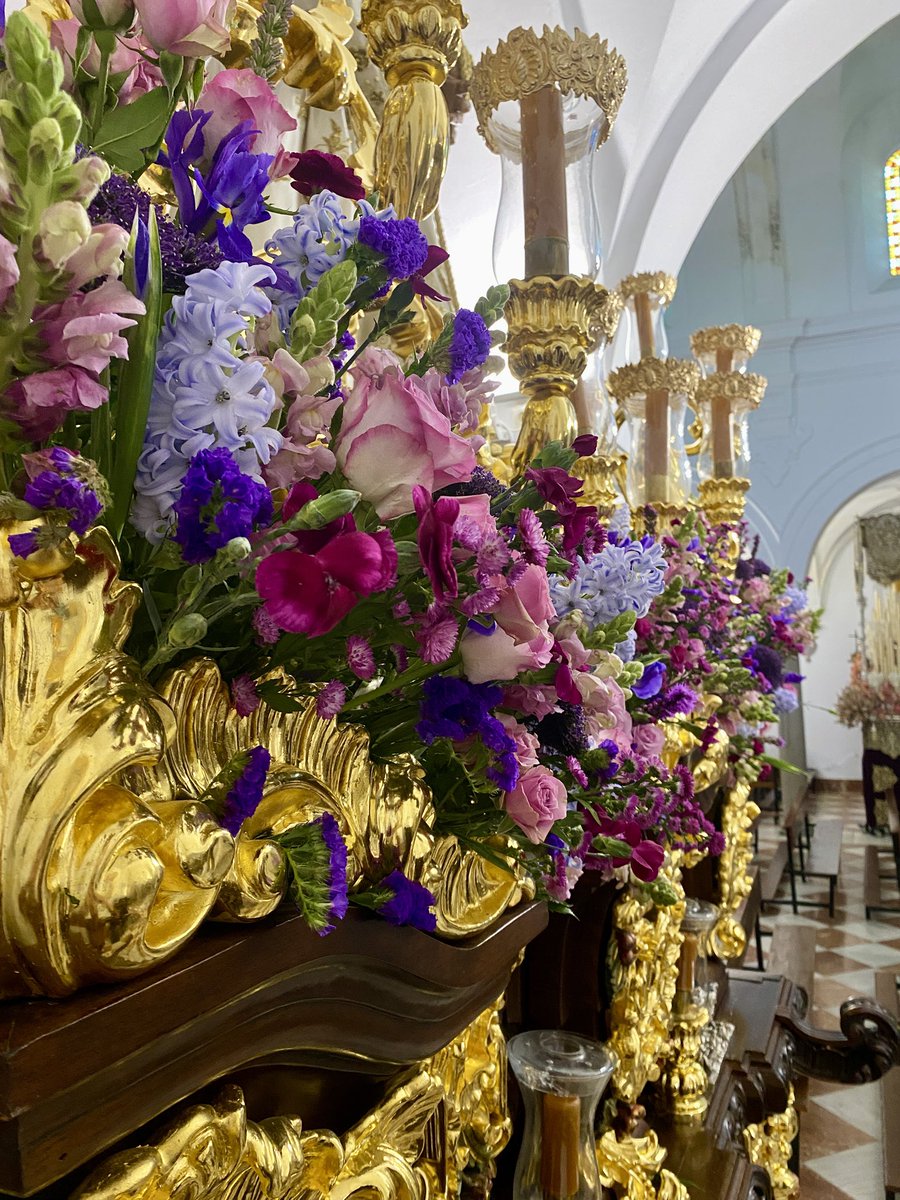 📌 Nuestros sagrados titulares ya lucen en sus pasos procesionales, con el exorno floral completamente finalizado, realizado por “EGO Arte y Diseño Floral”, aguardando la llegada de un nuevo Domingo de Ramos.