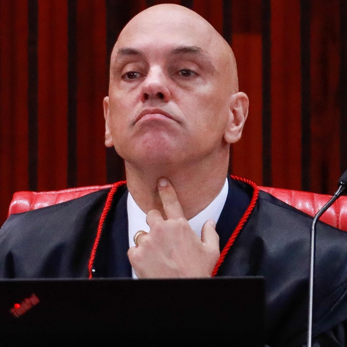 République tweet media