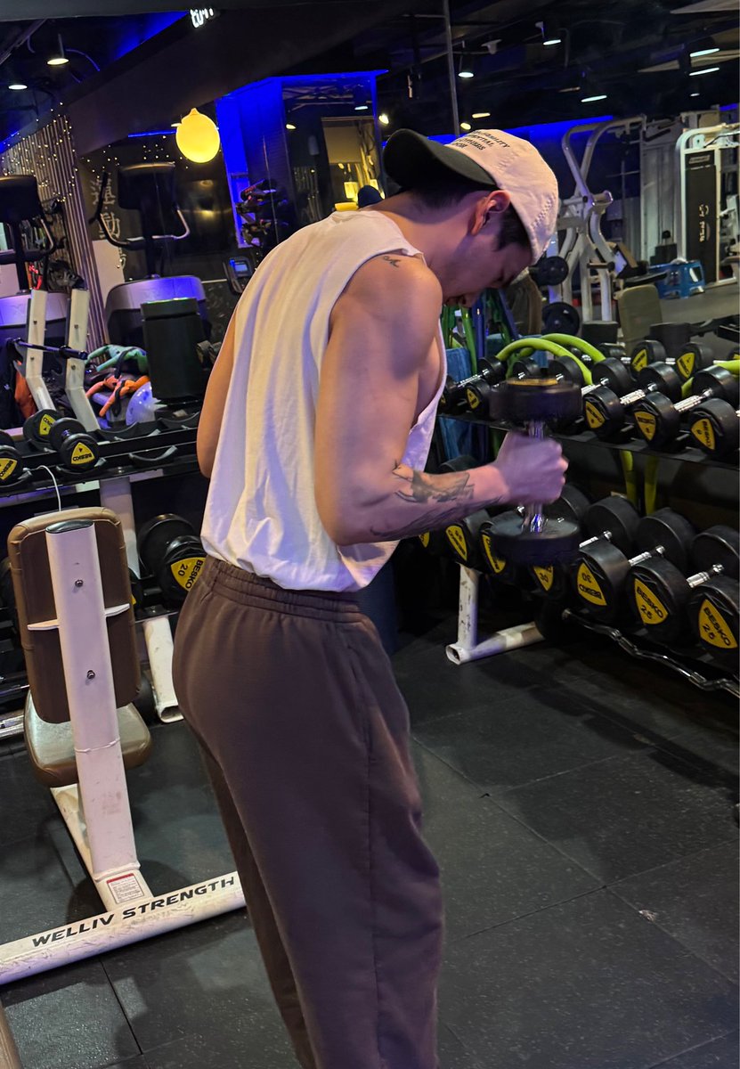 🐯🦦 (◠‿◠˙) tweet media