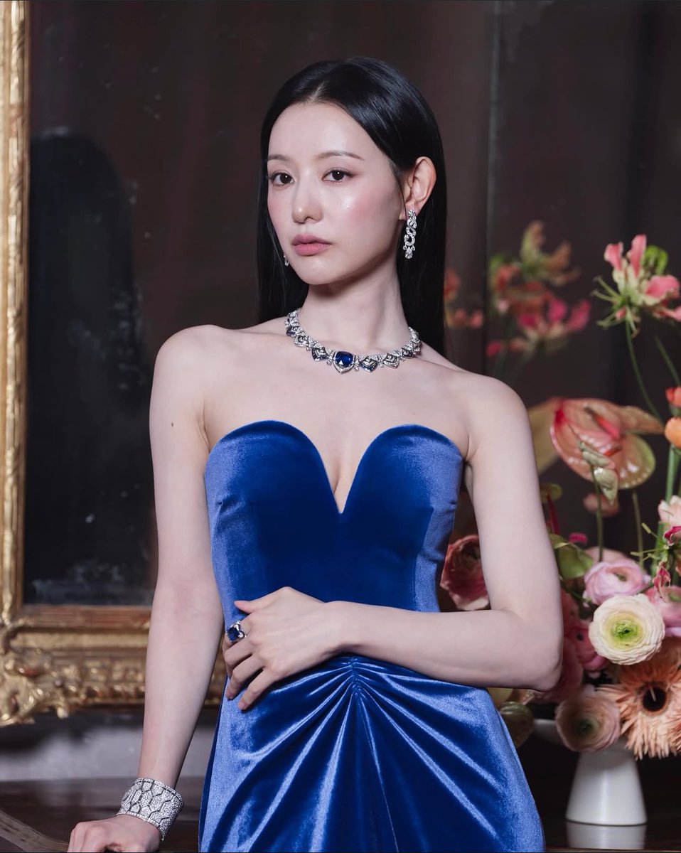 aestherealli's tweet photo. Your royal highness, Kim Jiwon!
Such insane face card that I just had to return and fangirl again😩🫶🏻

#KimJiwon #김지원 https://t.co/IltezMNISR