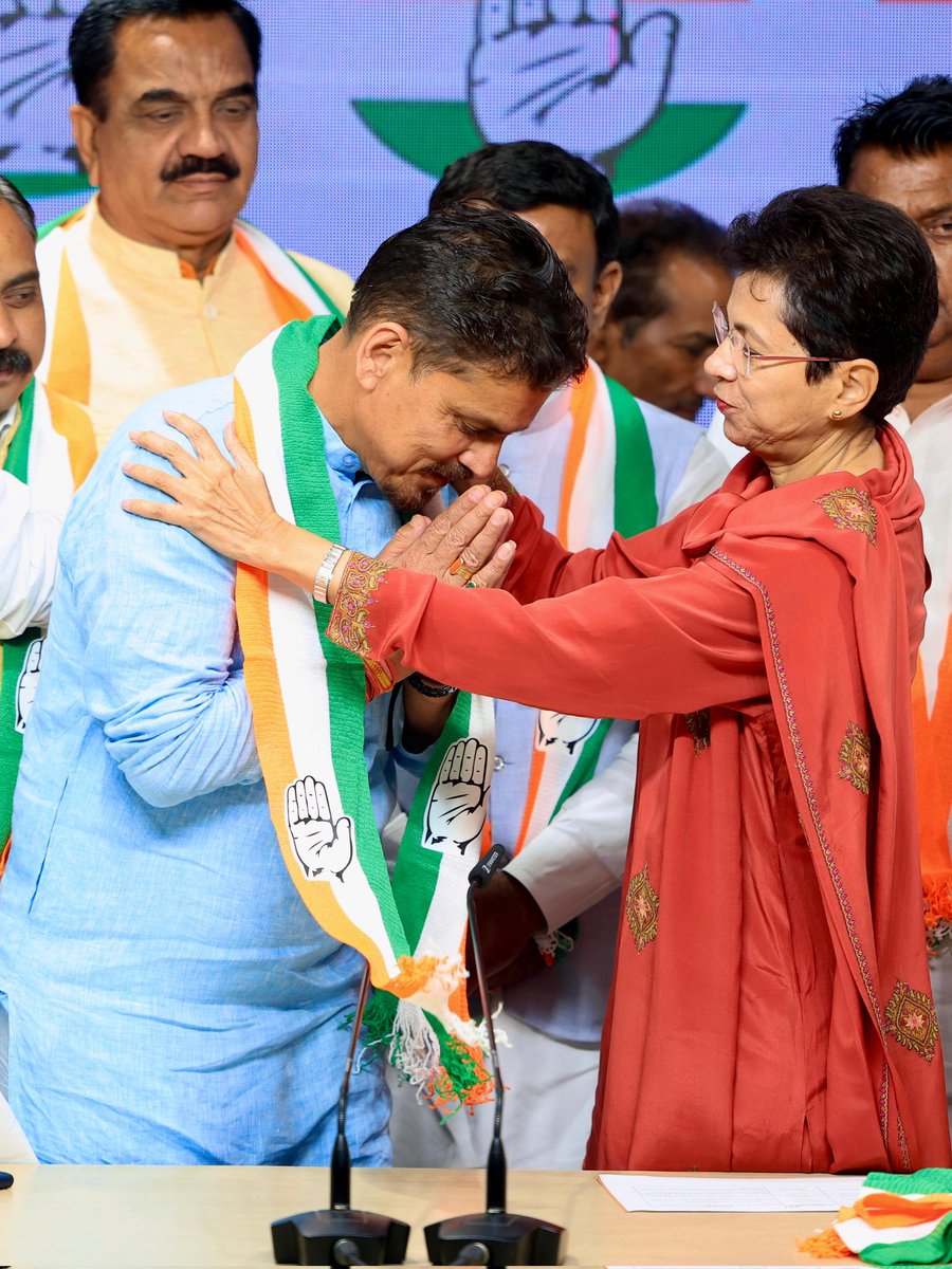 INCUttarakhand's tweet photo. इस अवसर पर पूर्व विधायक @ThukralRajkumar जी, पूर्व विधायक @BheemLalArya जी, पूर्व विधायक Narayan Pal जी, पूर्व मेयर Gaurav Goel जी, पूर्व नगरपालिका अध्यक्ष Anuj Gupta जी एवं पूर्व ब्लॉक प्रमुख Lakhan Singh Negi जी ने कांग्रेस परिवार का दामन थामा https://t.co/rRBmjWIMoX