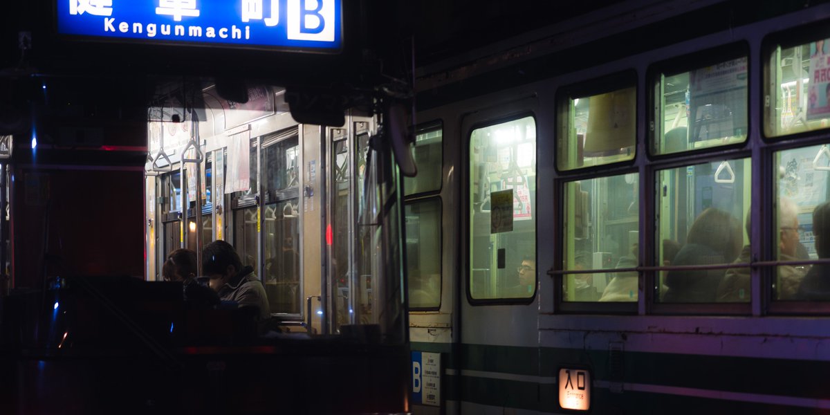 88_gnz's tweet image. "interlinked" 

and for a brief moment we cross paths. 

#streetphotography 
#nikonz6ii 
#85mm 
#kumamoto