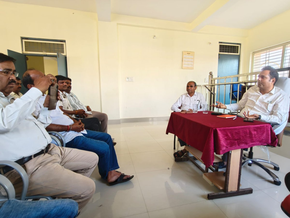 PROJSGwalior's tweet image. मंत्री श्री कुशवाह व श्री तोमर 29 मार्च को अग्नि सुरक्षा मेले का जायजा लेंगे 

अग्नि सुरक्षा मेले की तैयारियां पूर्ण 

एसडीएम ने अपने-अपने क्षेत्र में व्यवसाइयों, पेट्रोल पंप संचालकों एवं पटाखा विक्रेताओं की बैठक लेकर दी मेले के बारे में जानकारी 
#gwalior 
#firesafety