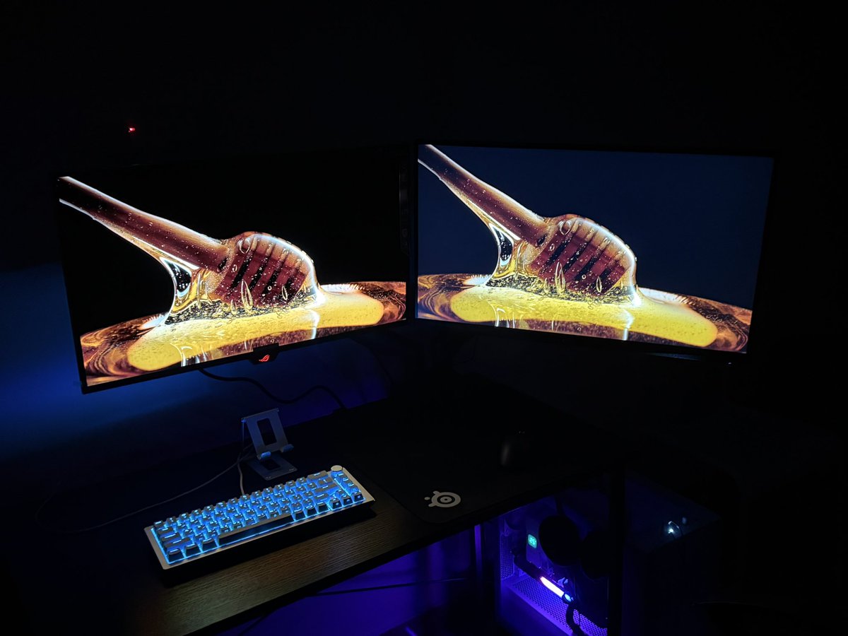 زورا tweet media